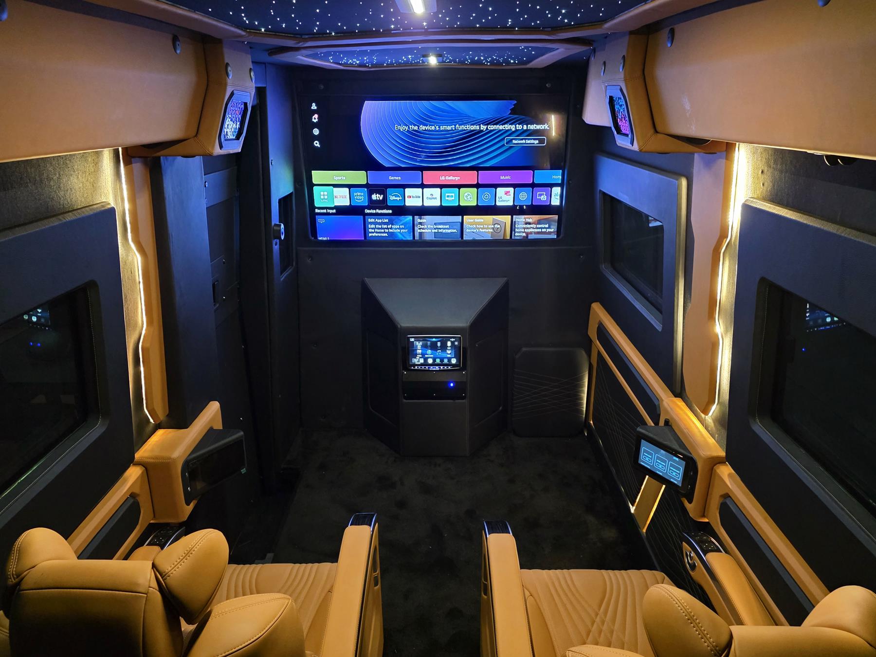 THE ULTRA-LUXURIOUS REAR QUARTERS
