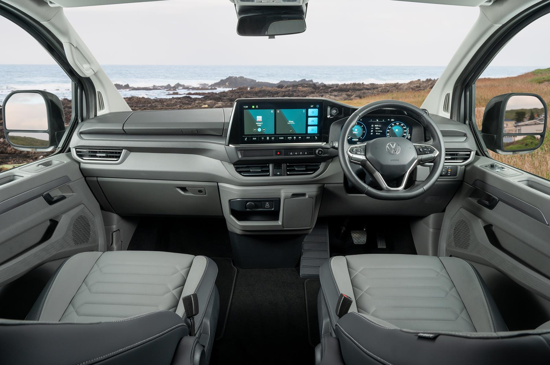  Volkswagen Commercial Vehicles has designed the driver’s workplace to be a professional and flexible work environment. The seats have a particularly ergonomic design.
