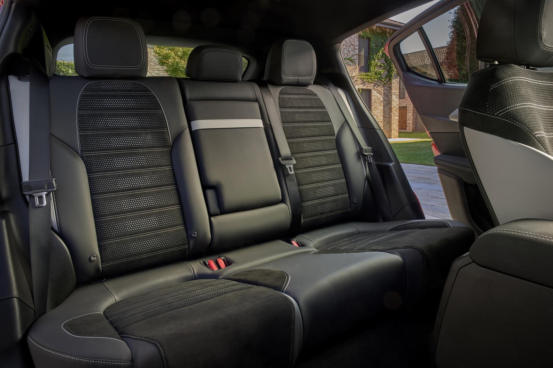 The New Tonale’s passenger compartment has evolved with premium materials and details