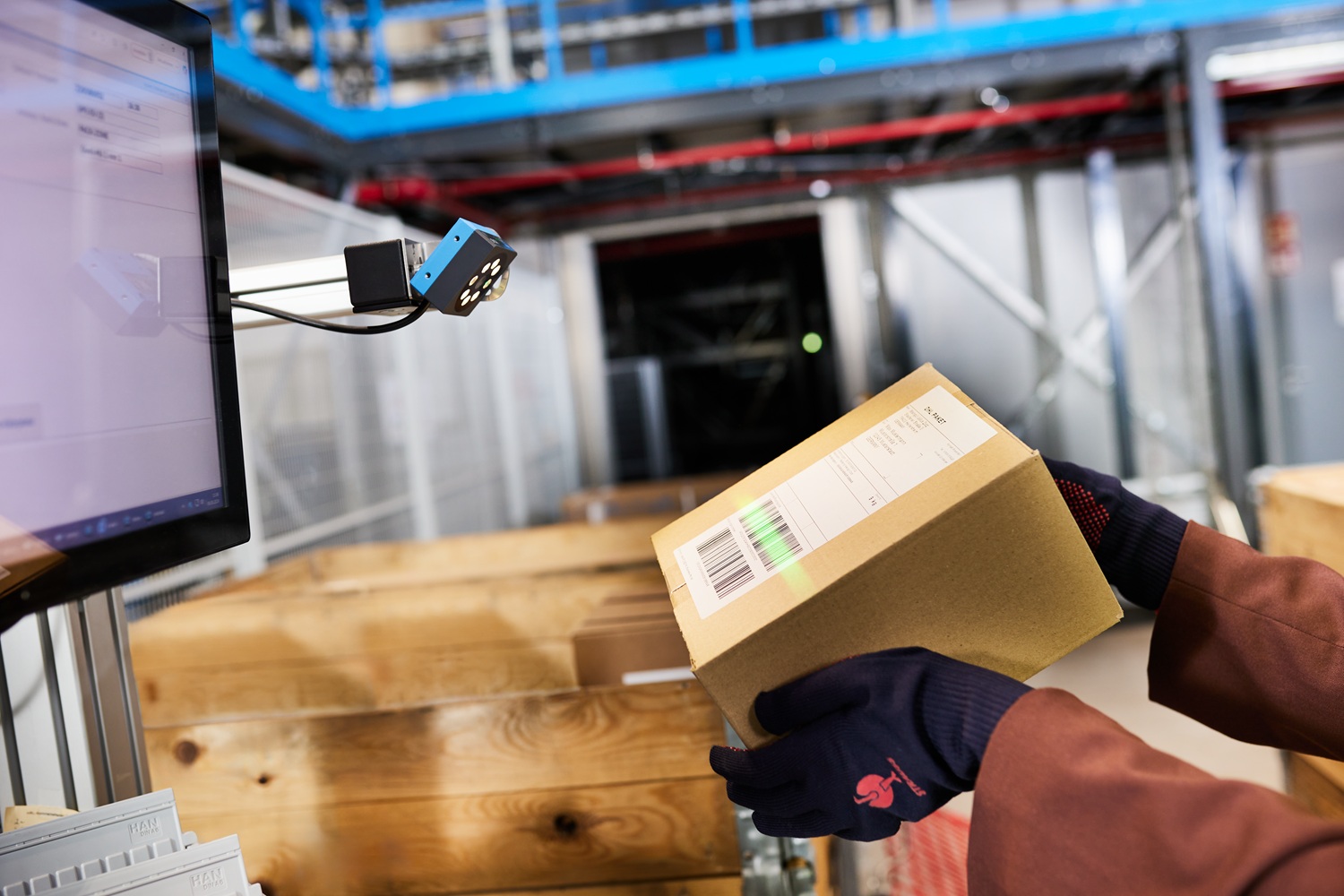 SICK launches new image-based code reader for logistics and industrial environments