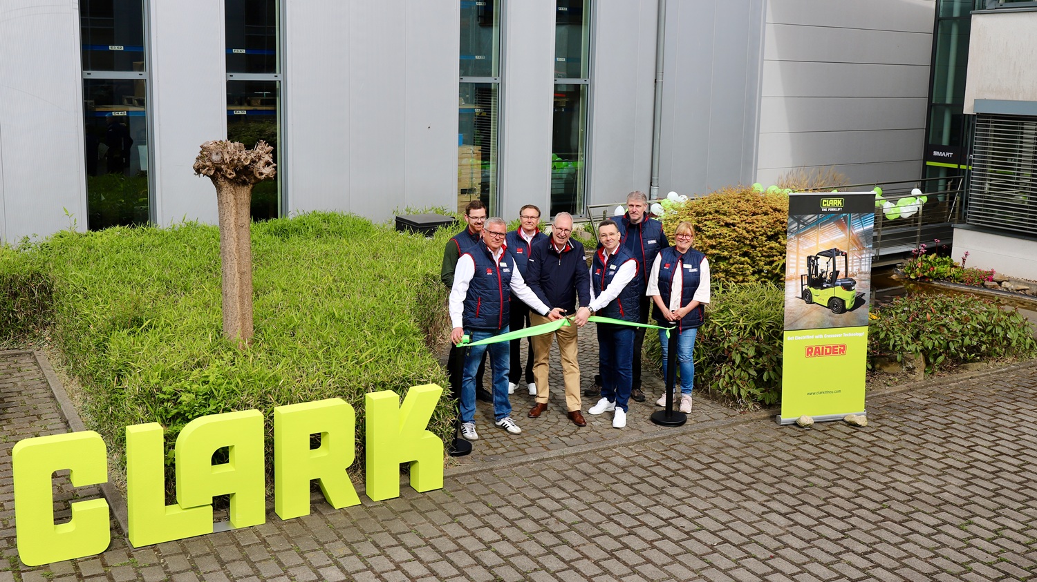 Clark opens western branch in Duisburg and pushes ahead with direct sales