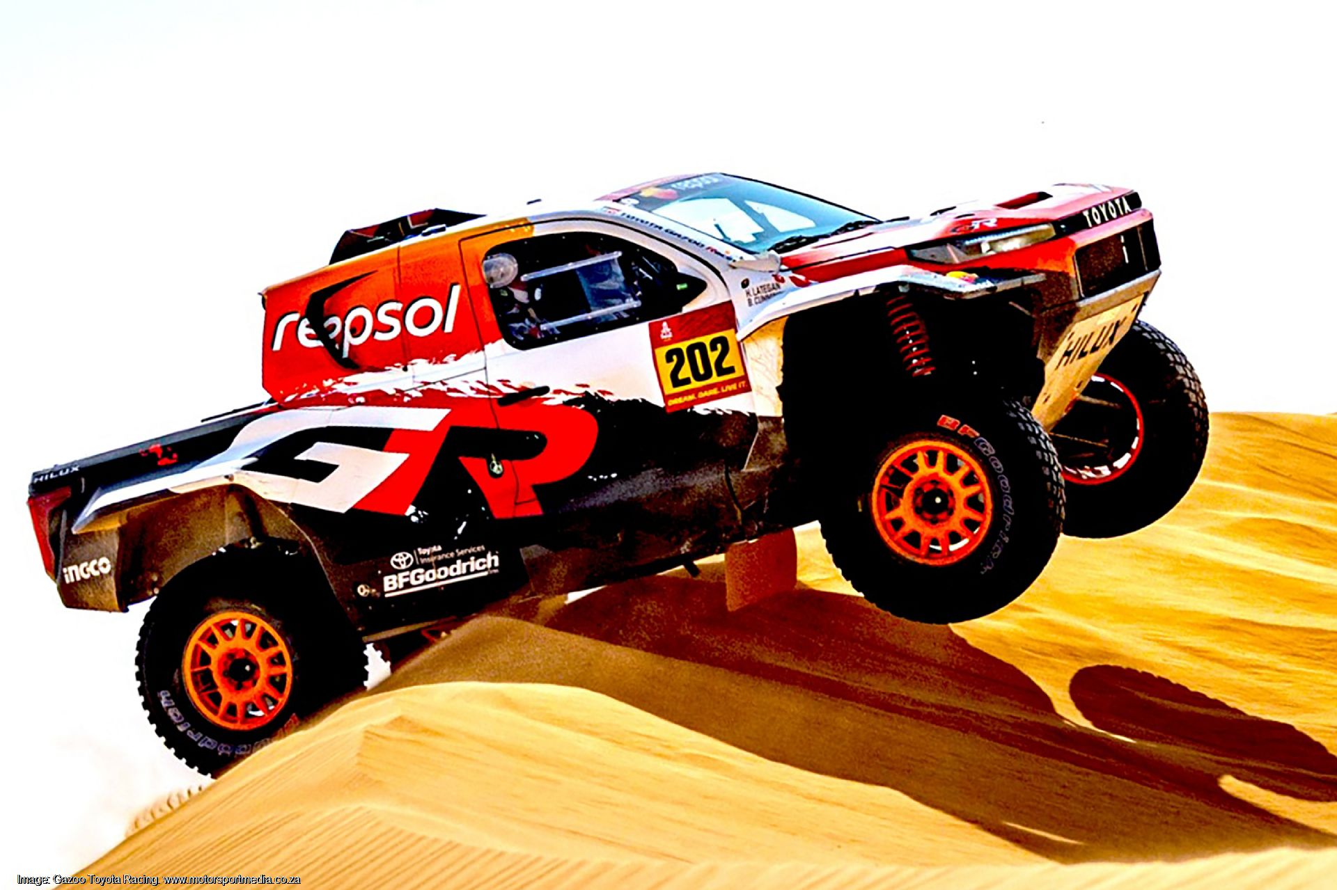 Lategan, Cummings fight back at Dakar