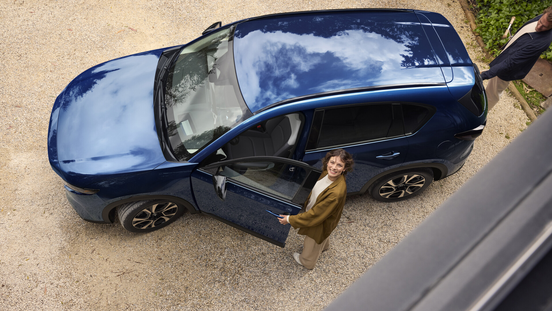 Mazda Develops New Body Color, “Navy Blue Mica”
