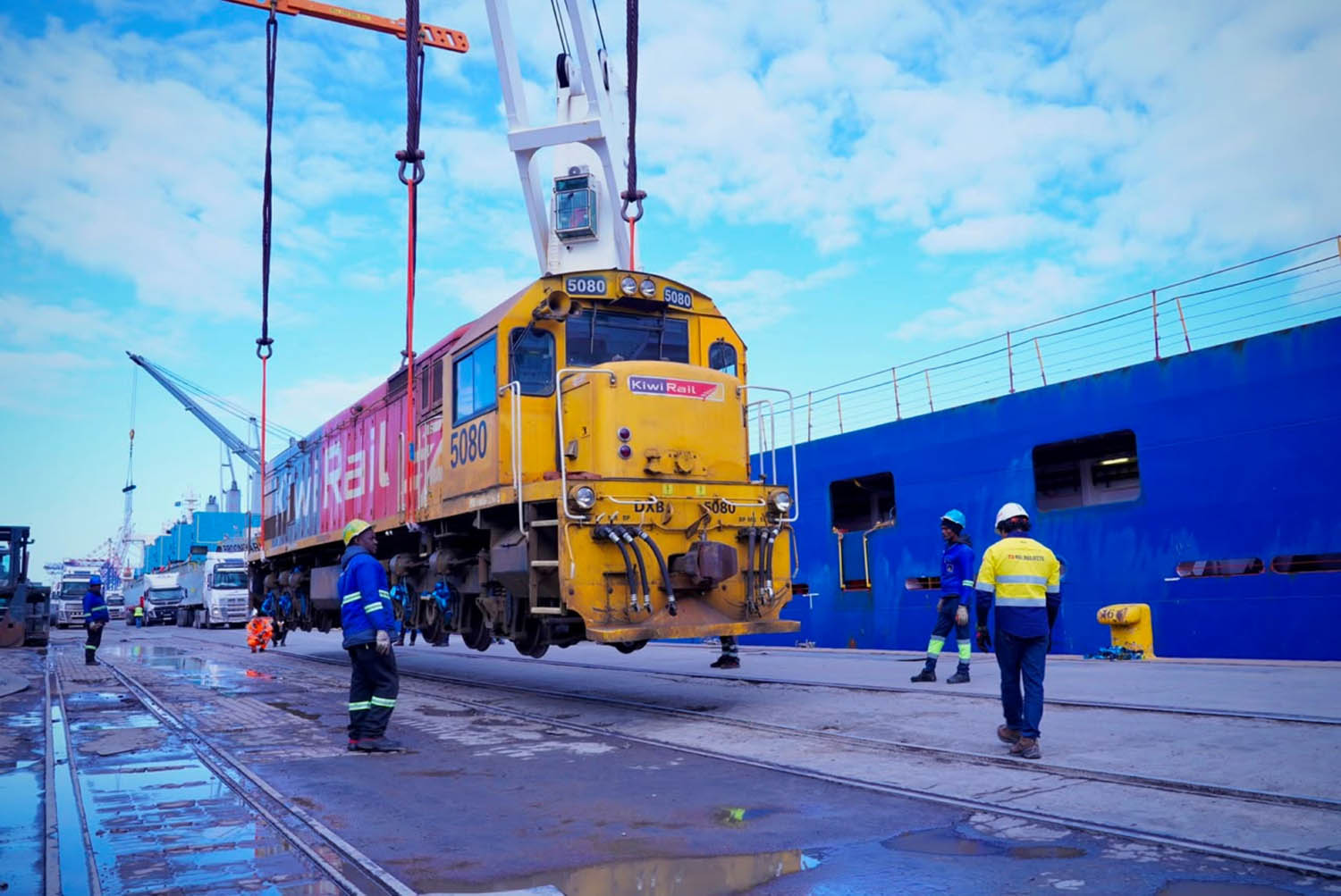 Traxtion welcomes first shipment of locomotives for South African service