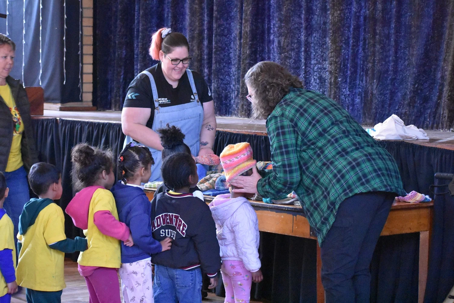 Wheel Well distributes hundreds of Halo Beanies to help improve child pedestrian safety
