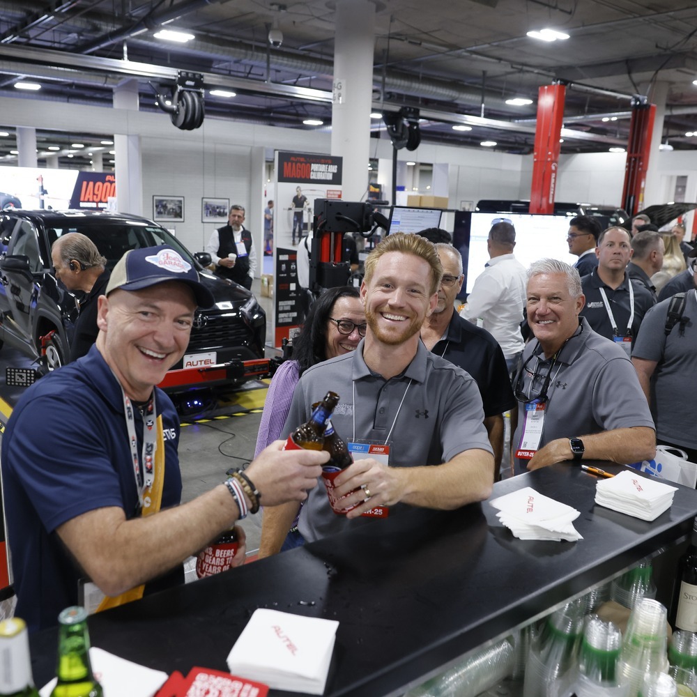 Automotive aftermarket professionals networking at Beers & Gears