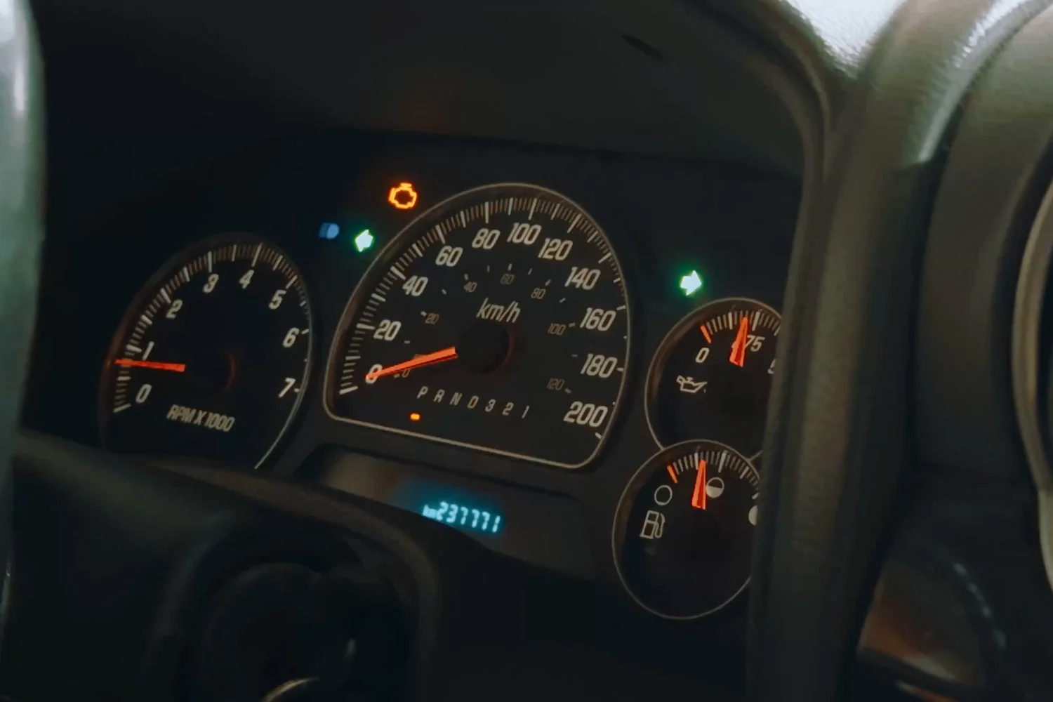 Driving-warning-light_2_blog.webp
