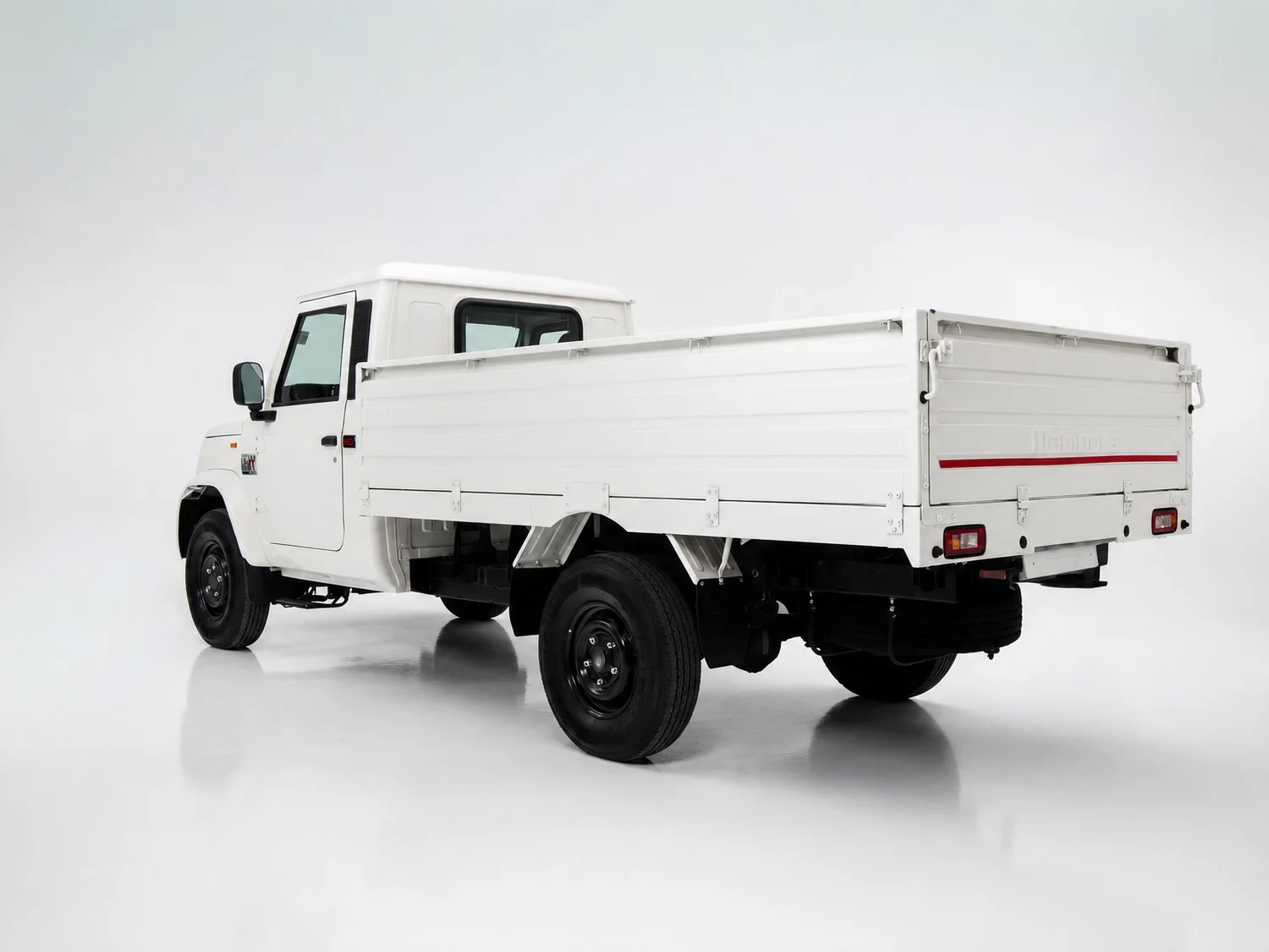 Mahindra_unveils_bold_single-cab_strategy_2500Bolero1.7_3.webp
