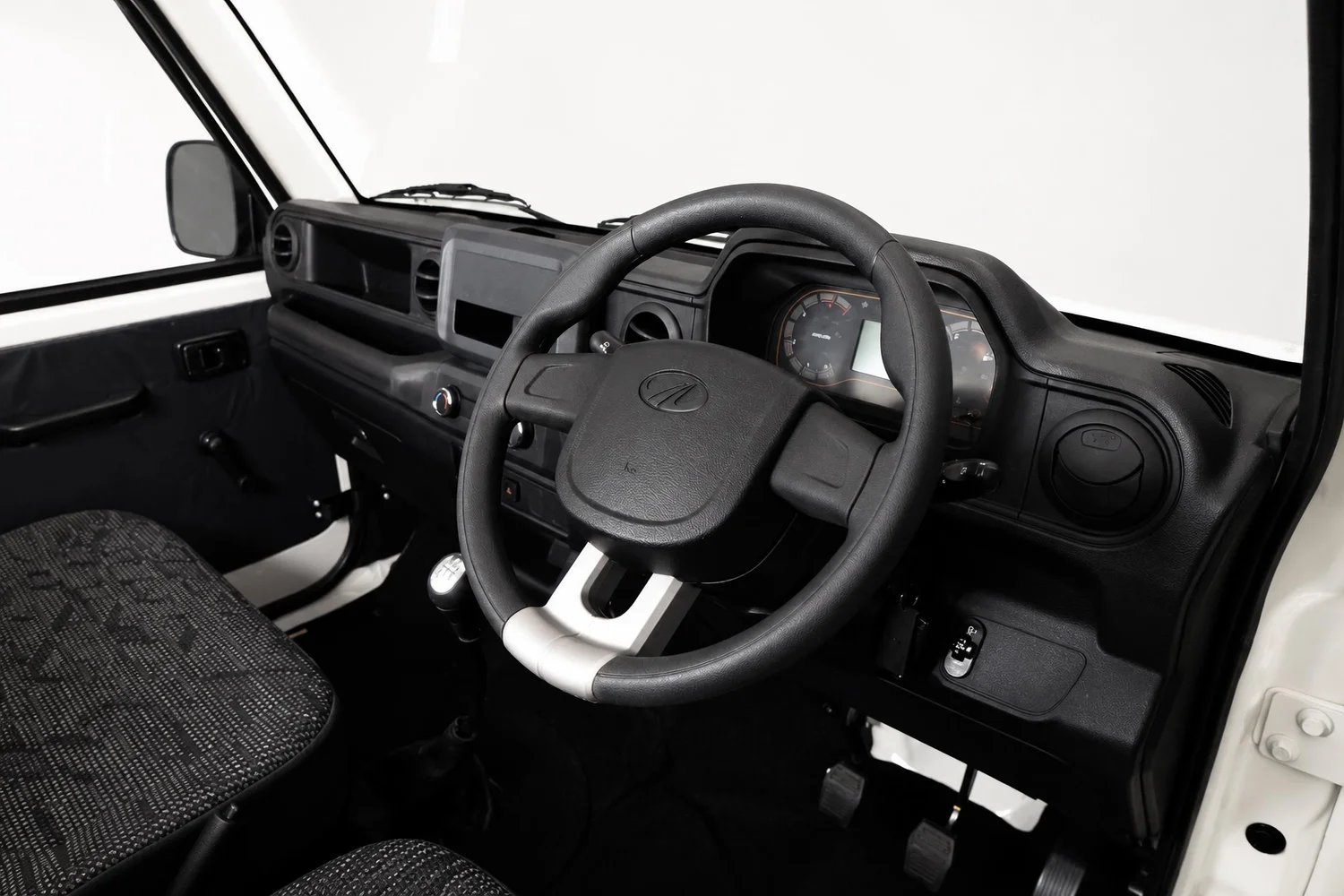 Mahindra_unveils_bold_single-cab_strategy_2500File68.webp