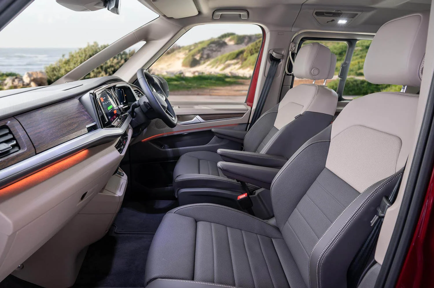 Volkswagen_introduces_the_new_Caravelle_eHybrid1800VWCaravelle_eHybrid_Interior_001.webp