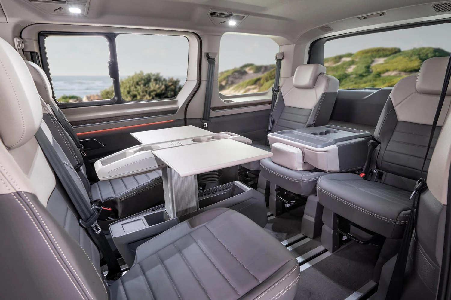 Volkswagen_introduces_the_new_Caravelle_eHybrid1800VWCaravelle_eHybrid_Interior_002.webp