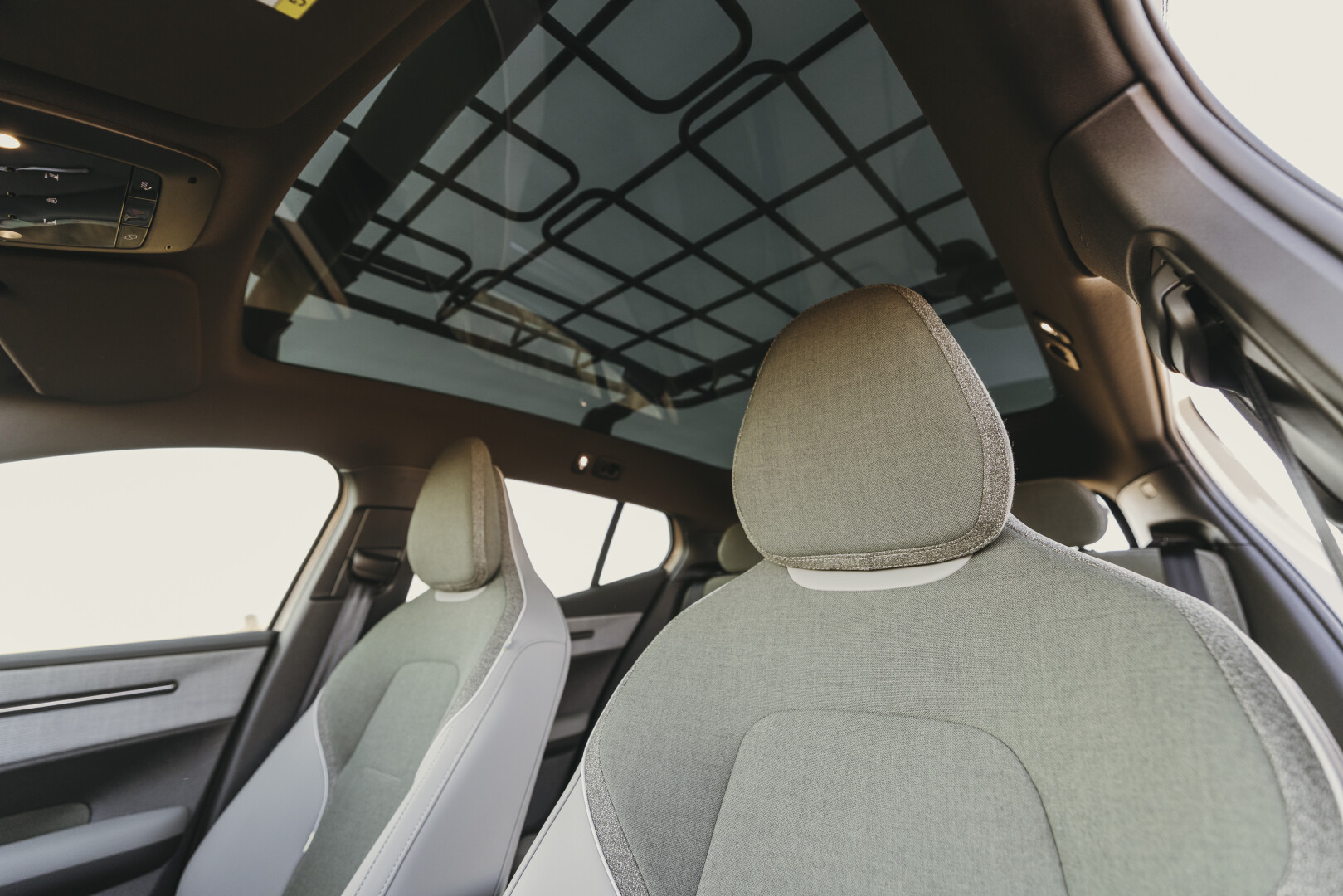 A range of accessories, including mudflaps and roof racks, will also be available through Volvo retailers to further enhance the vehicle’s versatility. A range of accessories, including mudflaps and roof racks, will also be available through Volvo retailers to further enhance the vehicle’s versatility.