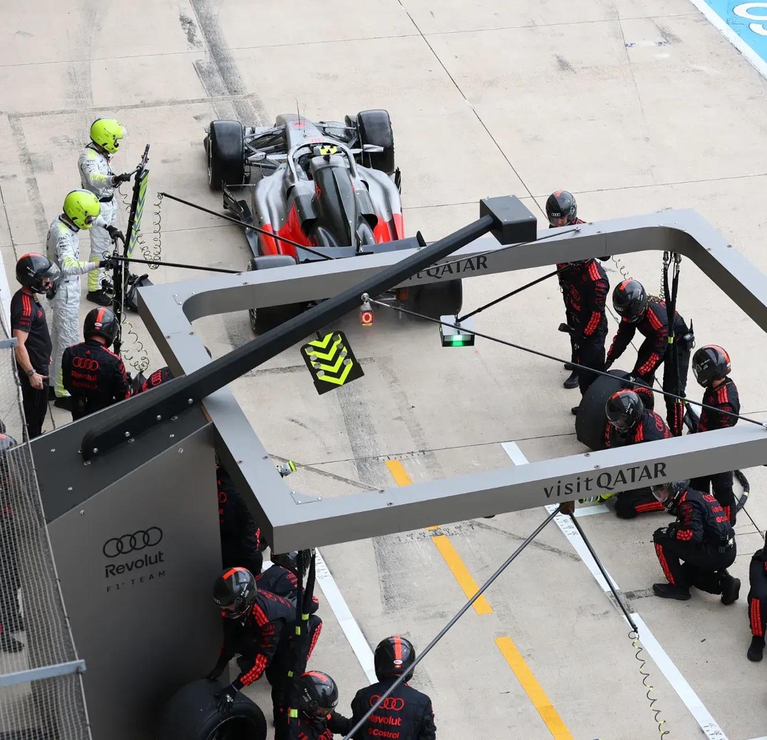 audif1_2026_ATX_GP_pit-stop-crew-car-1327x1280_copy.jpg