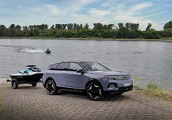 Powerful Electric All-Wheel Drive: New Opel Grandland Electric AWD