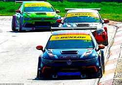 Julian on cusp of Touring Cars title