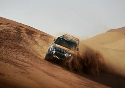 Defender completes first Rally-Raid prototype test and signs Dakar Rally legend 