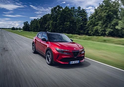 Alfa Romeo's 2025 begins with the Junior