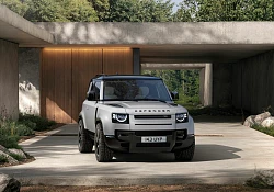 Defender upgraded: The unstoppable 4x4 is now even more distinctive and easy to use 