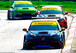 Julian, Jason tighten SA Touring Car grip