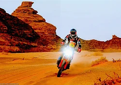 Dakar bikes closer than ever