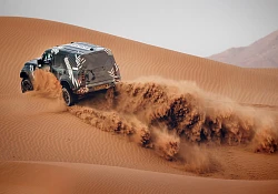 Defender Rally completes gruelling Saharan test of first competition-spec Defender Dakar D7X-R as team principal appointed